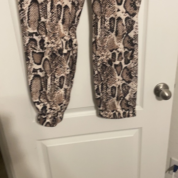 Brand new pants - Picture 3 of 3